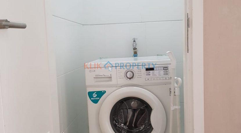 Paddington Heights Laundry room